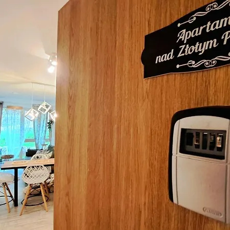 Nad Zlotym Potokiem 아파트